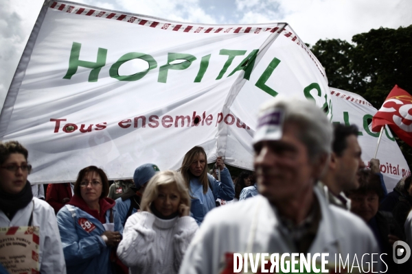 Manifestation des medecins et infirmiers des hopitaux pour la defense du service public et contre la reforme de la sante.