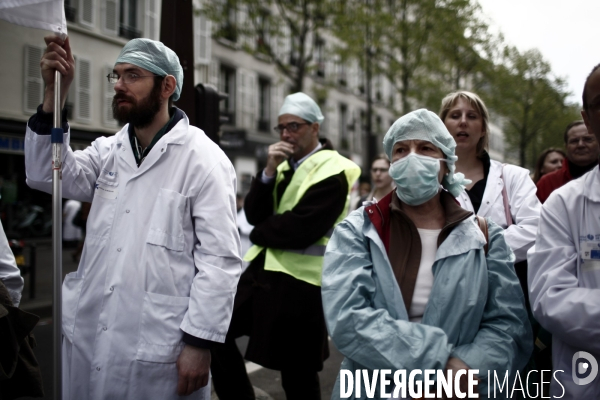 Manifestation des medecins et infirmiers des hopitaux pour la defense du service public et contre la reforme de la sante.