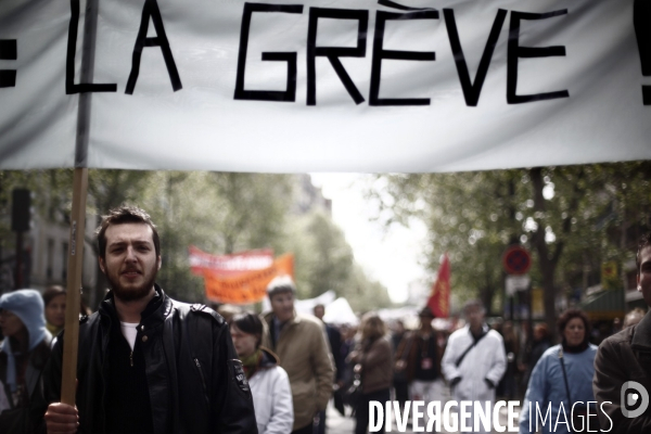 Manifestation des medecins et infirmiers des hopitaux pour la defense du service public et contre la reforme de la sante.