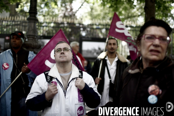 Manifestation des medecins et infirmiers des hopitaux pour la defense du service public et contre la reforme de la sante.