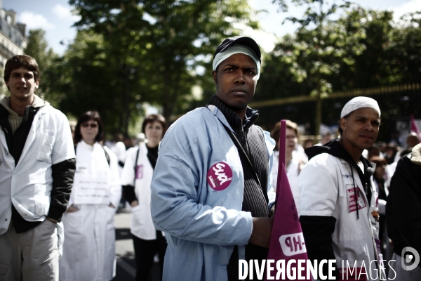 Manifestation des medecins et infirmiers des hopitaux pour la defense du service public et contre la reforme de la sante.