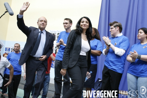 Alain Juppe soutient Jeannette Bougrab lors d un meeting pour les legislatives dans la 18eme circonscription