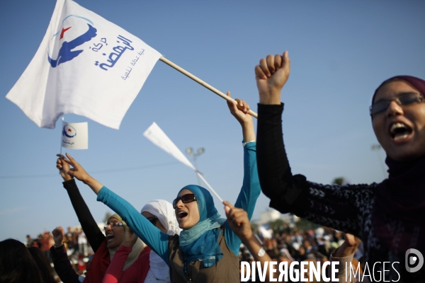 Le dernier meeting politique du parti islamique ennahdha a tunis, deux jours avant les elections de   l  assemblee constituante.