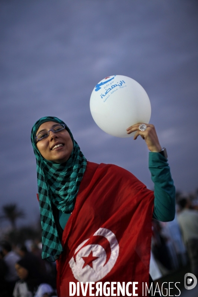 Le dernier meeting politique du parti islamique ennahdha a tunis, deux jours avant les elections de   l  assemblee constituante.