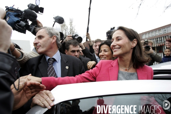 SEGOLENE ROYAL participe au Parlement des Banlieues a Bondy.