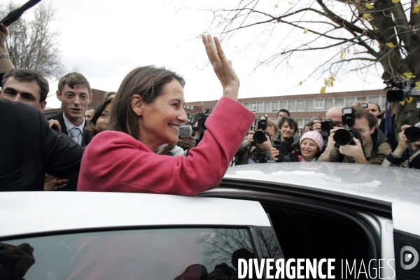 SEGOLENE ROYAL participe au Parlement des Banlieues a Bondy.