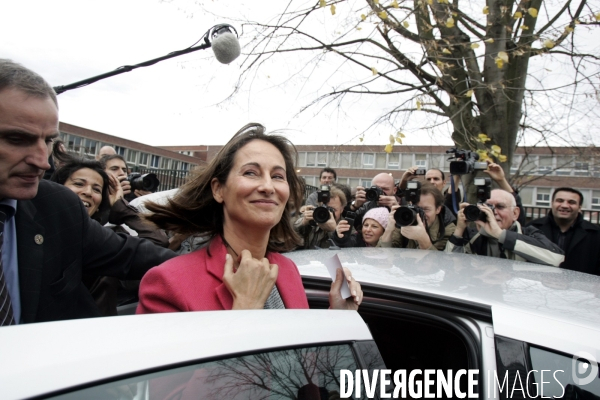 SEGOLENE ROYAL participe au Parlement des Banlieues a Bondy.