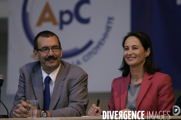 SEGOLENE ROYAL participe au Parlement des Banlieues a Bondy.