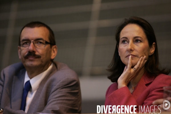 SEGOLENE ROYAL participe au Parlement des Banlieues a Bondy.