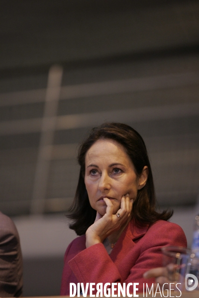 SEGOLENE ROYAL participe au Parlement des Banlieues a Bondy.