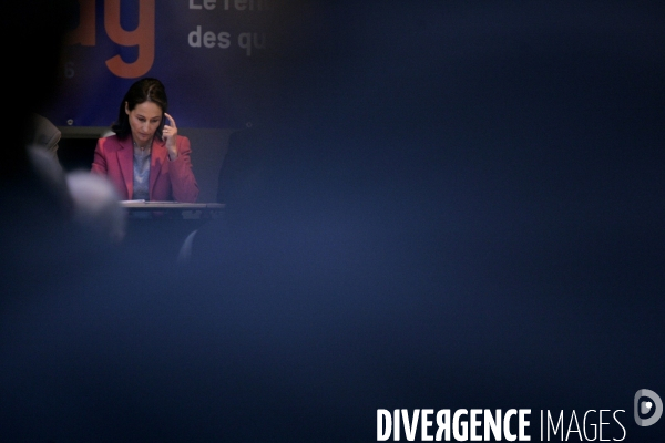 SEGOLENE ROYAL participe au Parlement des Banlieues a Bondy.