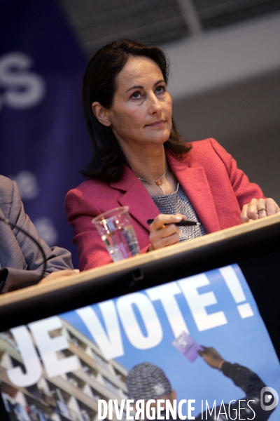 SEGOLENE ROYAL participe au Parlement des Banlieues a Bondy.