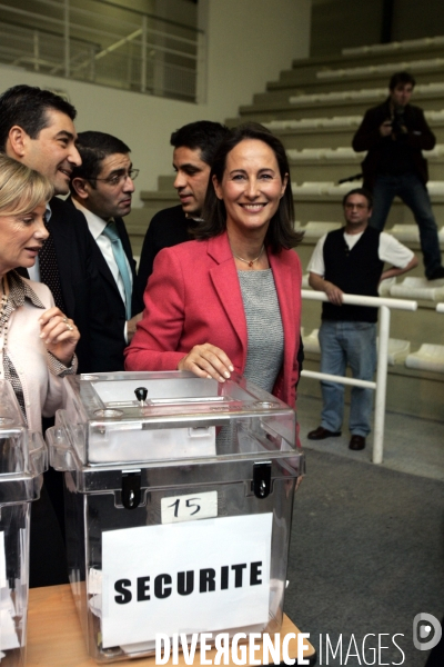 SEGOLENE ROYAL participe au Parlement des Banlieues a Bondy.