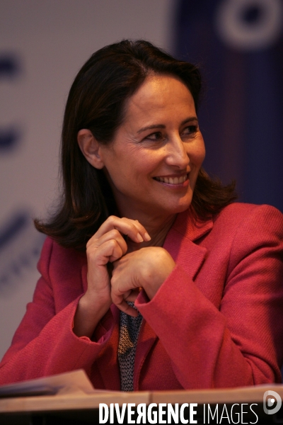 SEGOLENE ROYAL participe au Parlement des Banlieues a Bondy.