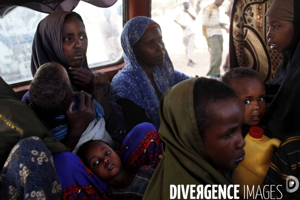 Somaliens fuyant la guerre, la famine et la secheresse.