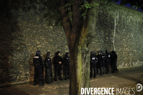 4eme jour de blocage devant la prison de la sante a paris.