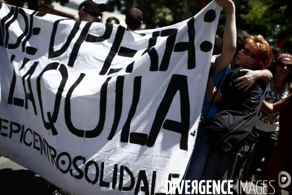 Manifestation contre le sommet du g8 dans la ville de l aquila.