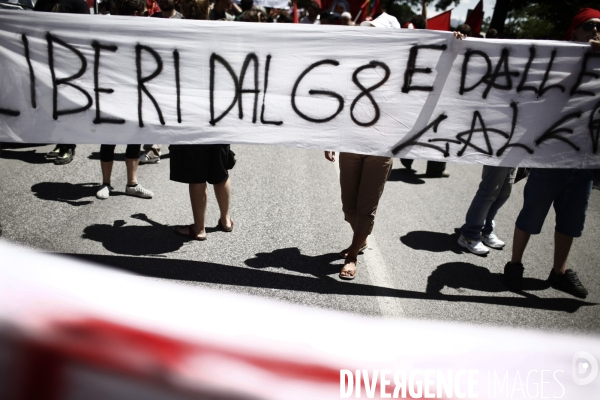 Manifestation contre le sommet du g8 dans la ville de l aquila.