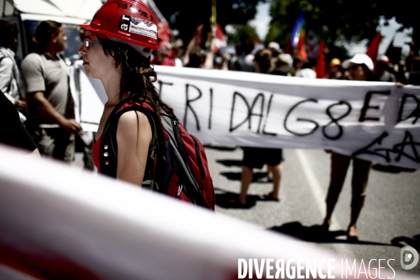 Manifestation contre le sommet du g8 dans la ville de l aquila.