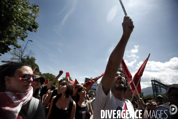 Manifestation contre le sommet du g8 dans la ville de l aquila.