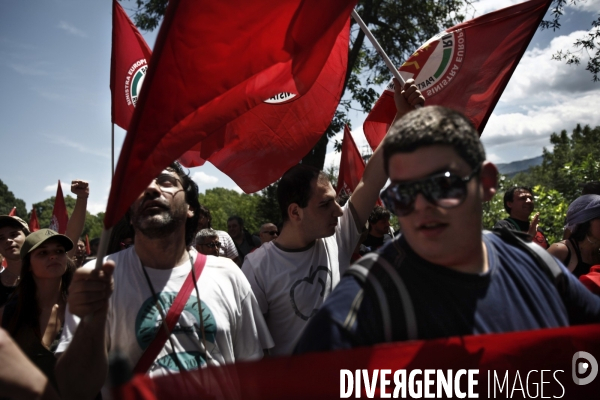 Manifestation contre le sommet du g8 dans la ville de l aquila.