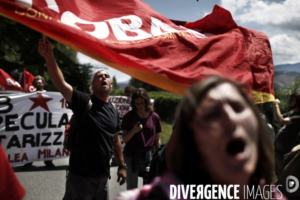 Manifestation contre le sommet du g8 dans la ville de l aquila.