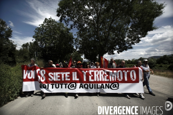 Manifestation contre le sommet du g8 dans la ville de l aquila.