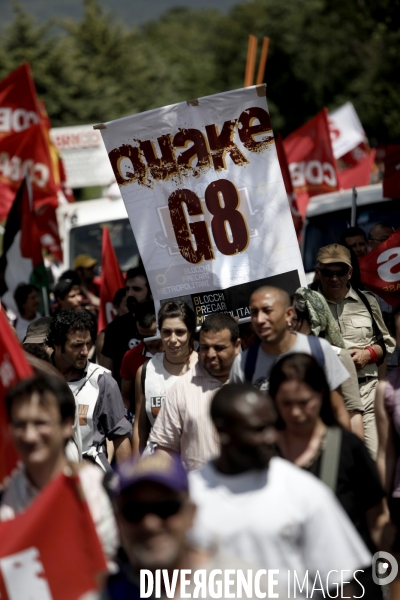 Manifestation contre le sommet du g8 dans la ville de l aquila.