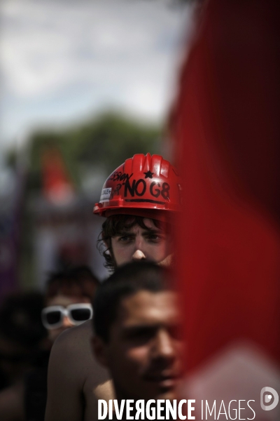 Manifestation contre le sommet du g8 dans la ville de l aquila.