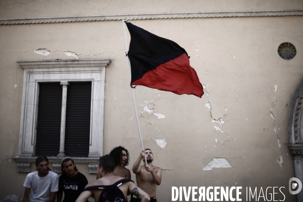 Manifestation contre le sommet du g8 dans la ville de l aquila.