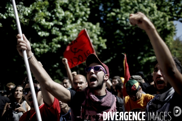 Manifestation contre le sommet du g8 dans la ville de l aquila.