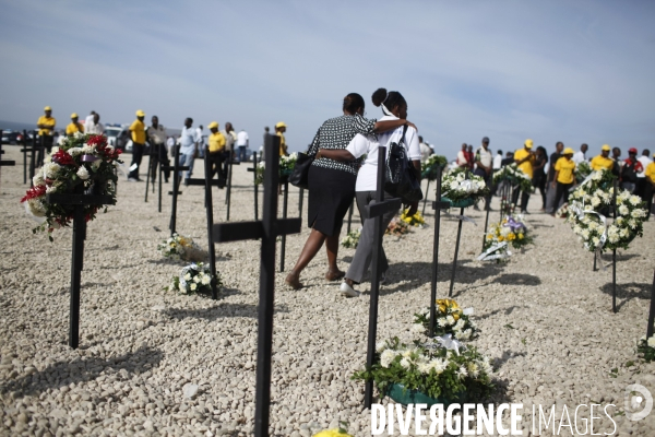Ceremonie en hommage aux morts victimes du seisme du 12 janvier 2010 et enterres dans la fosse commune de titanyen