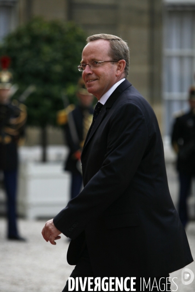 Nicolas sarkozy recoit le president des etats-unis, george w. bush.