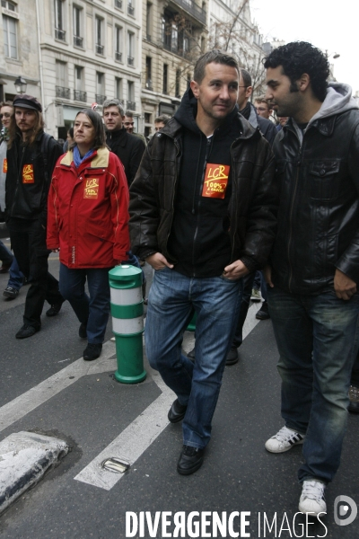 Manifestation en soutient aux familles de sans logis, installes sur le trottoir de la rue de la banque (2 eme arrondissement).