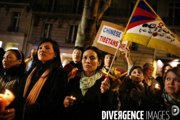 Manifestation devant l ambassade de chine contre la repression chinoise faite au tibet.