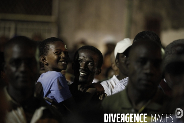 Rassemblement de soutient, devant le palais de la mutualite, afin d attendre la decision prise par les membres du lkp sur la suite du conflit social en guadeloupe.