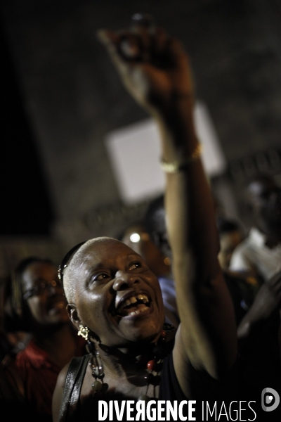 Rassemblement de soutient, devant le palais de la mutualite, afin d attendre la decision prise par les membres du lkp sur la suite du conflit social en guadeloupe.