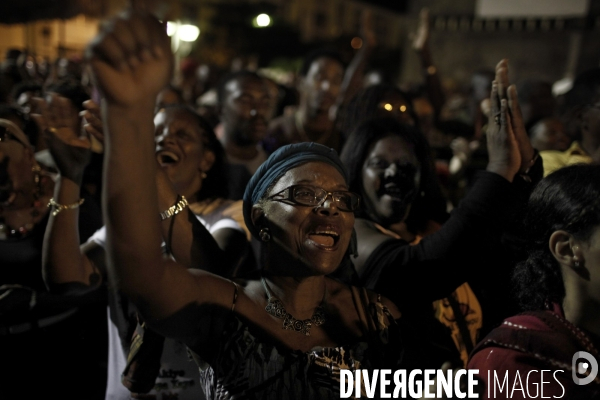 Rassemblement de soutient, devant le palais de la mutualite, afin d attendre la decision prise par les membres du lkp sur la suite du conflit social en guadeloupe.