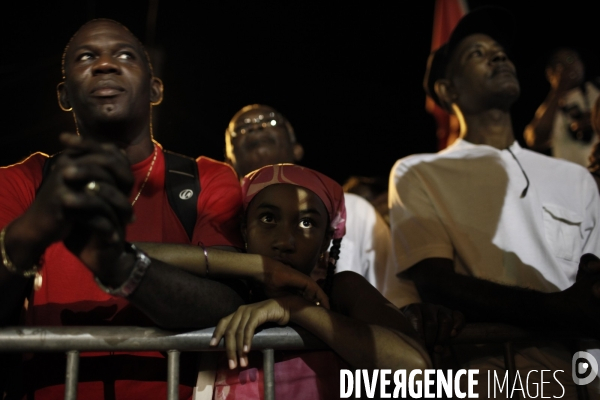 Rassemblement de soutient, devant le palais de la mutualite, afin d attendre la decision prise par les membres du lkp sur la suite du conflit social en guadeloupe.