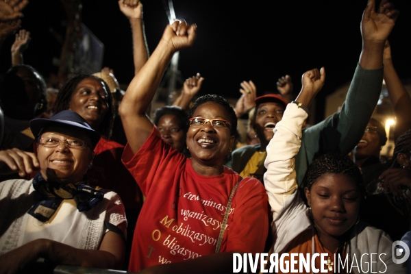 Rassemblement de soutient, devant le palais de la mutualite, afin d attendre la decision prise par les membres du lkp sur la suite du conflit social en guadeloupe.