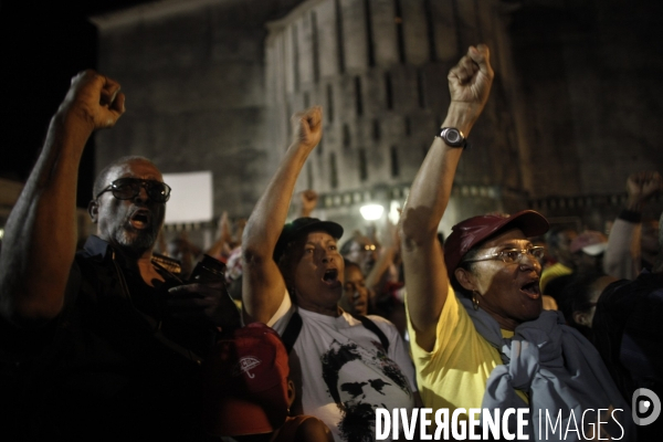 Rassemblement de soutient, devant le palais de la mutualite, afin d attendre la decision prise par les membres du lkp sur la suite du conflit social en guadeloupe.