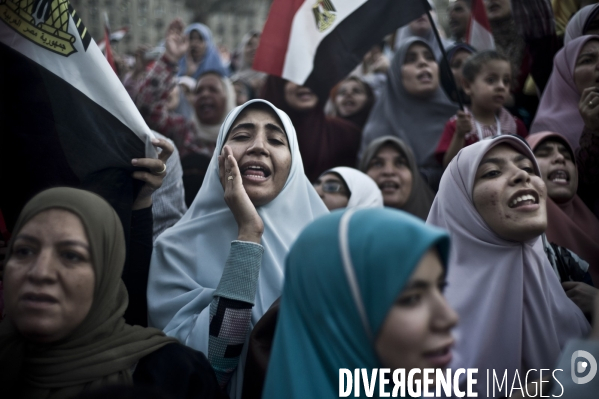 Rassemblement sur la place tahrir pour denoncer le coup institutionnel des militaires au pouvoir.
