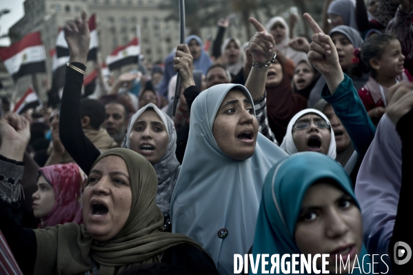Rassemblement sur la place tahrir pour denoncer le coup institutionnel des militaires au pouvoir.
