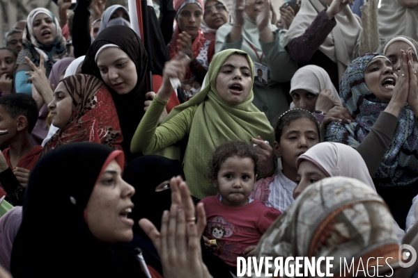 Rassemblement sur la place tahrir pour denoncer le coup institutionnel des militaires au pouvoir.