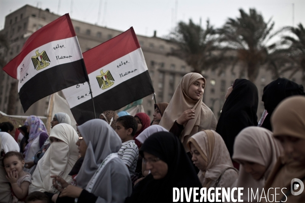 Rassemblement sur la place tahrir pour denoncer le coup institutionnel des militaires au pouvoir.