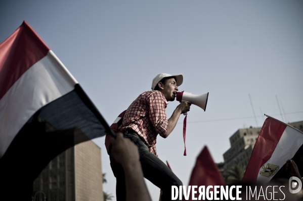 Rassemblement sur la place tahrir pour denoncer le coup institutionnel des militaires au pouvoir.