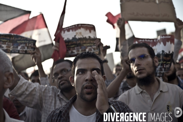 Rassemblement sur la place tahrir pour denoncer le coup institutionnel des militaires au pouvoir.