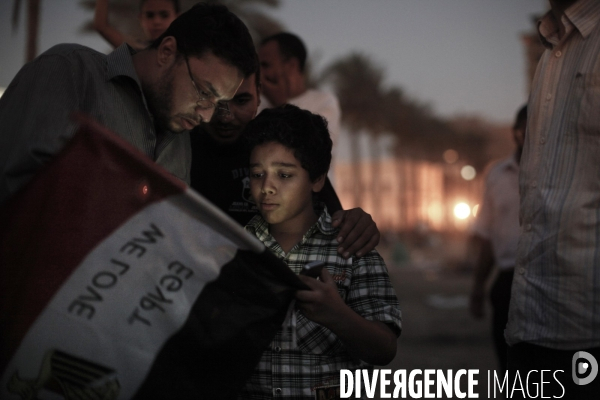 Rassemblement sur la place tahrir pour denoncer le coup institutionnel des militaires au pouvoir.