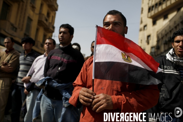 Vie quotidienne sur les barricades de la place tahrir, au caire.