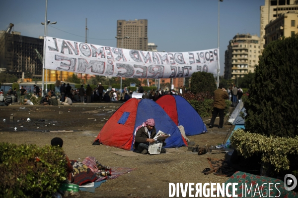 Vie quotidienne sur les barricades de la place tahrir, au caire.